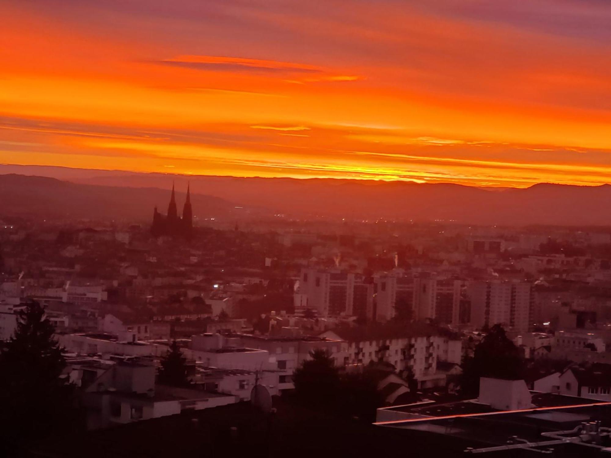 Entre Ville Et Nature - Les Hauts De Clermont Avec Garage Gratuit Kültér fotó