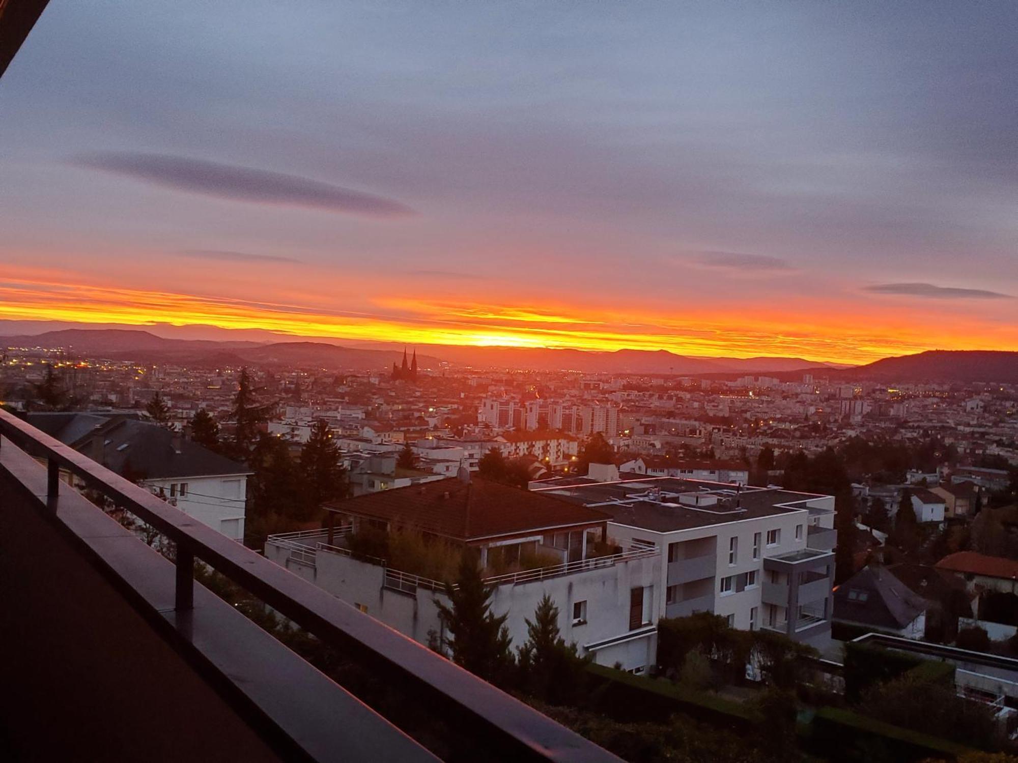 Entre Ville Et Nature - Les Hauts De Clermont Avec Garage Gratuit Kültér fotó